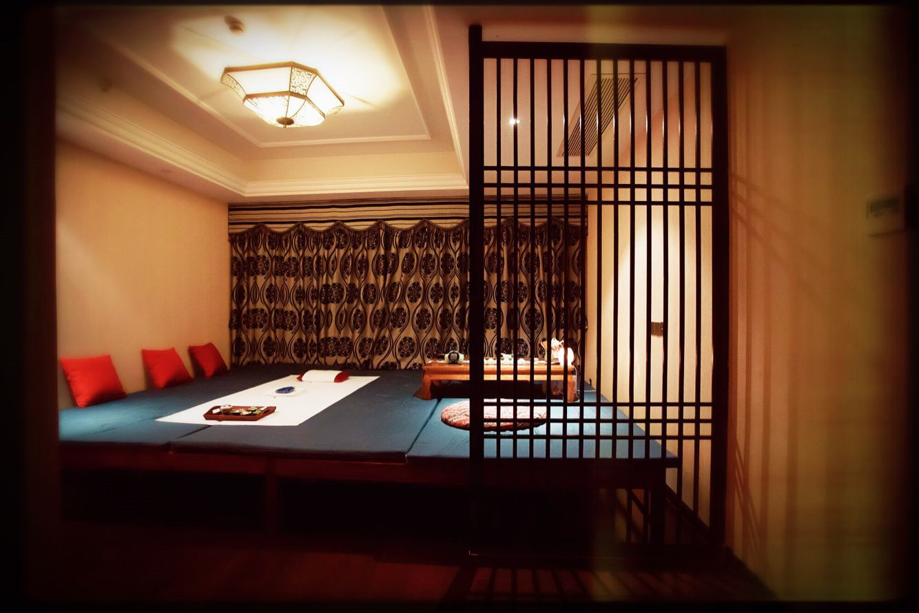 老板带我体验了一次上海长宁区洗浴男士会所,新来很多技师，颜值超高