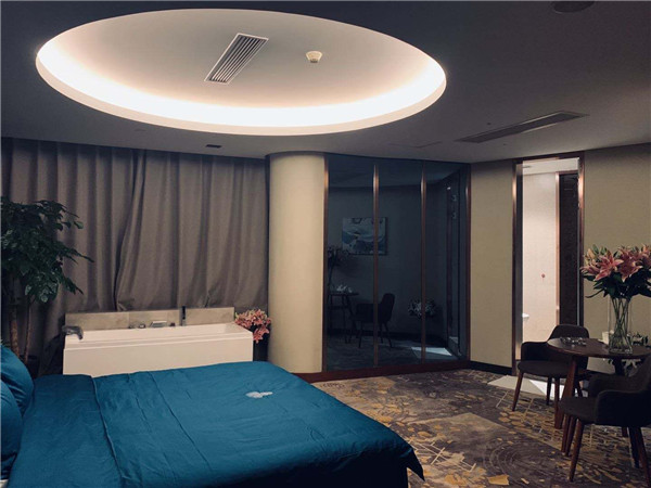 老板带我体验了一次呼和浩特回民区按摩足浴休闲会所,体验到了一些想不到的服务